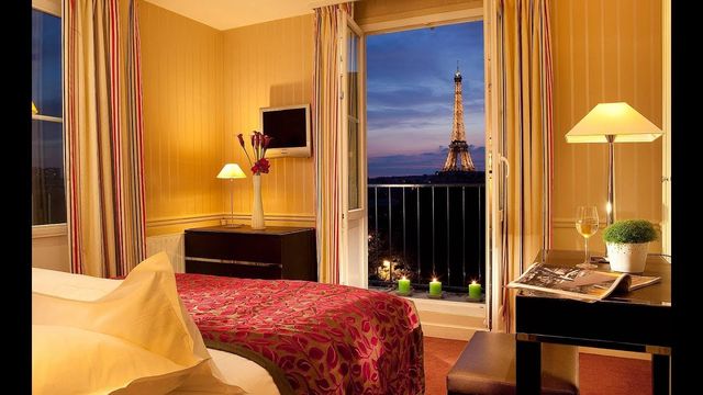 Отель в Париж