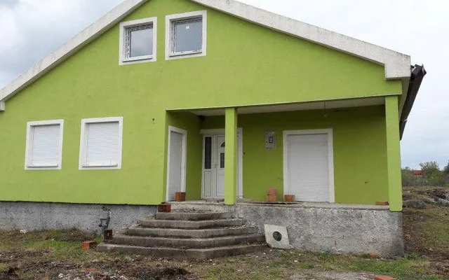 Дом в Черногория