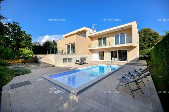 Дом в Задар