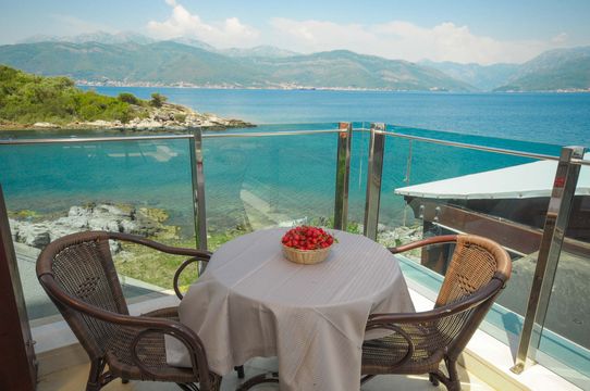 Отель в Крашичи