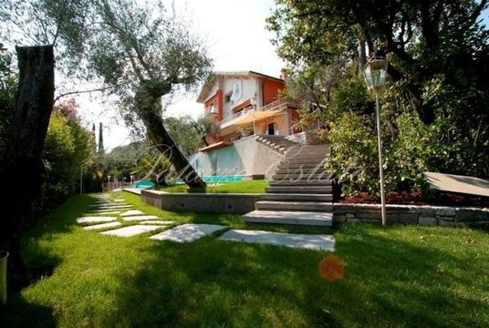 Вилла в Гардон Ривьера