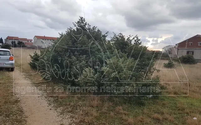 Земельный участок в Нин