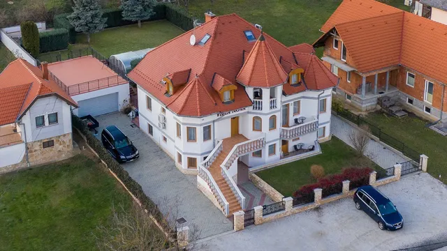 Отель в Хевиз