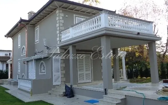 Вилла в Марина-ди-Пьетрасанта