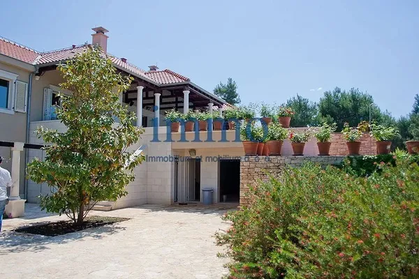Вилла в Брач