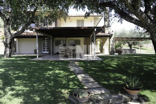 Вилла в Кастильоне-делла-Пеская