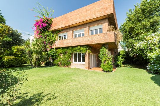 Дом в Барселона