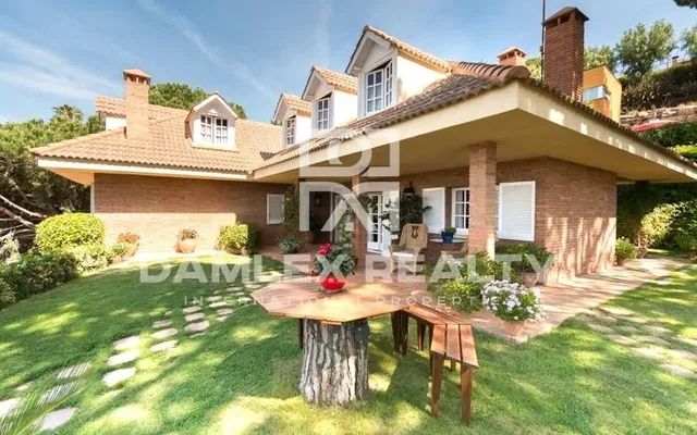 Вилла в Кабрильс