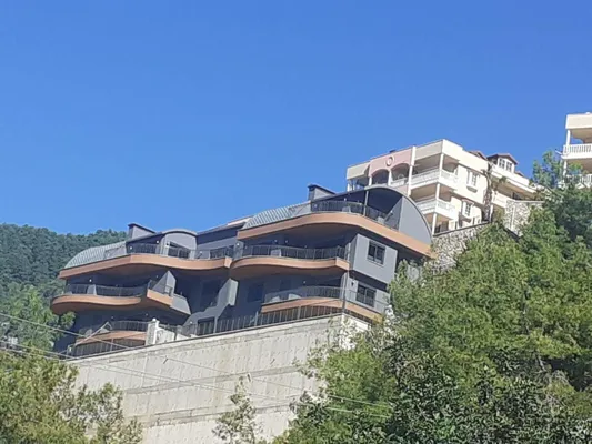 Вилла в Бекташ Мах.