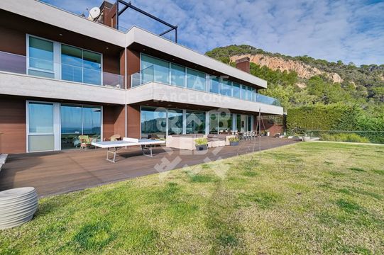 Вилла в Сан-Фелиу-де-Гишольс