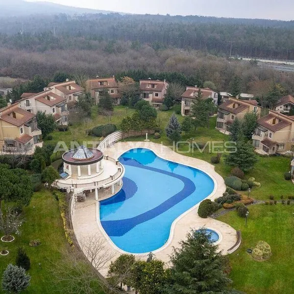 Вилла в Меркес Махаллеси, фото 1