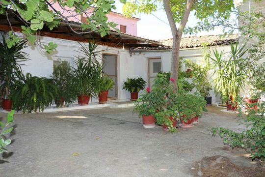 Отдельный дом в Киато