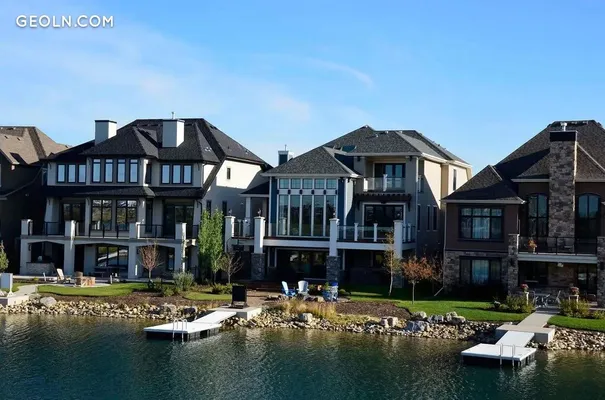 Mahogany Island in Calgary