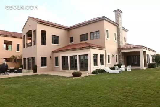 Redwood Avenue Villas in Dubai