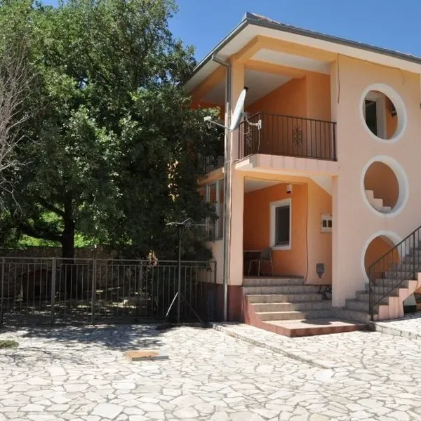 Отдельный дом в Сутоморе, фото 1