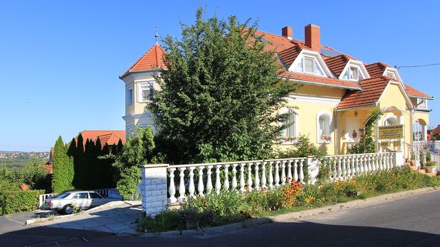 Отель в Хевиз