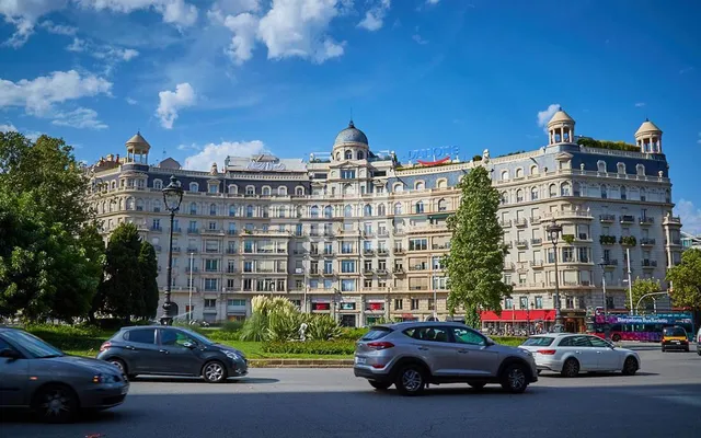 Офис в Каталония