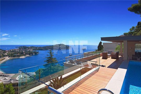 Вилла в Ла Гравитт