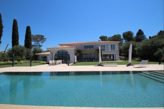 Вилла в Мужен