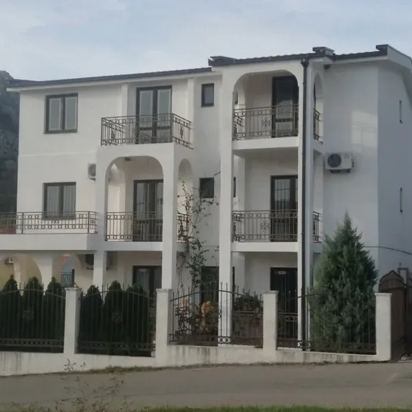 Отель в Сутоморе, фото 1