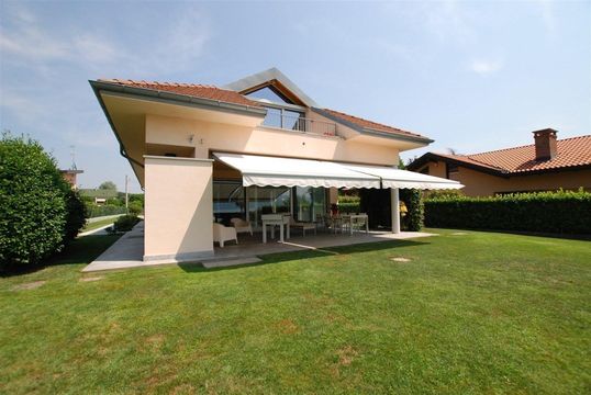 Вилла в Испра