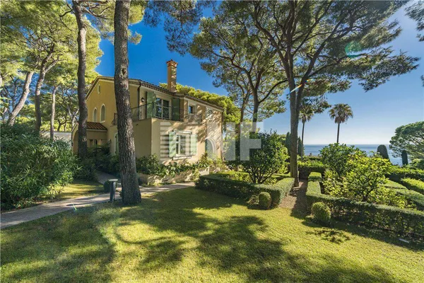 Вилла в Прованс-Alpes-Côte d'Azur