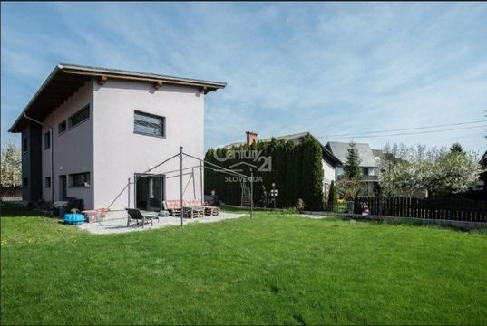 Отдельный дом в Домжале