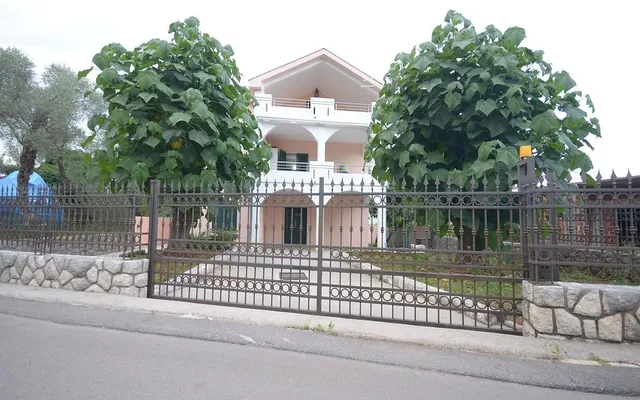 Дом в Крашичи