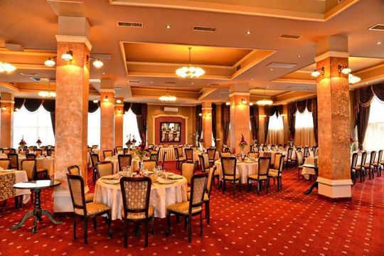 Отель в Орадя