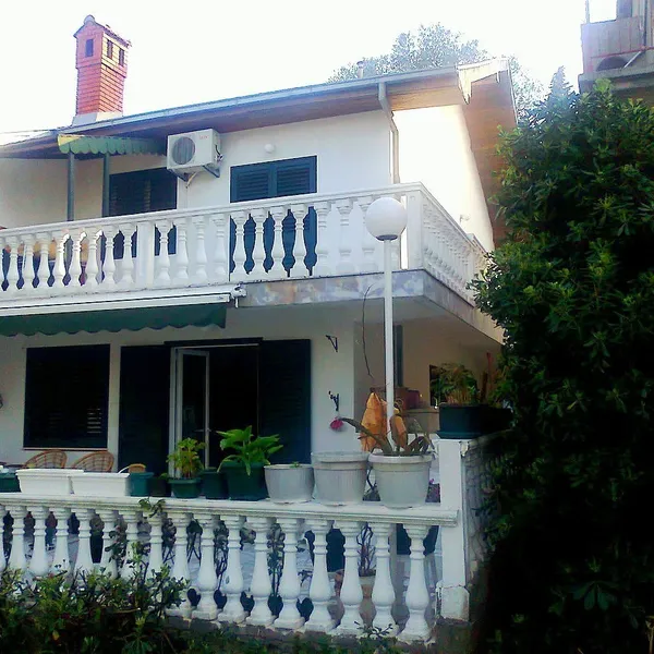 Дом в Крашичи, фото 1
