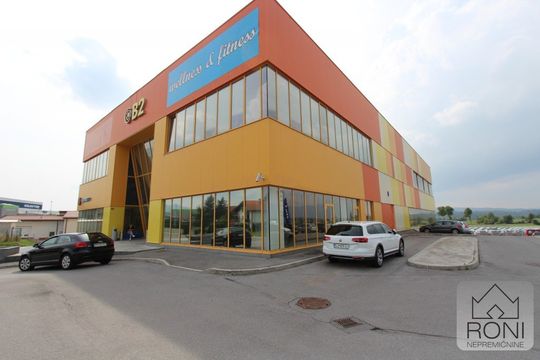 Сфера услуг в Постойна