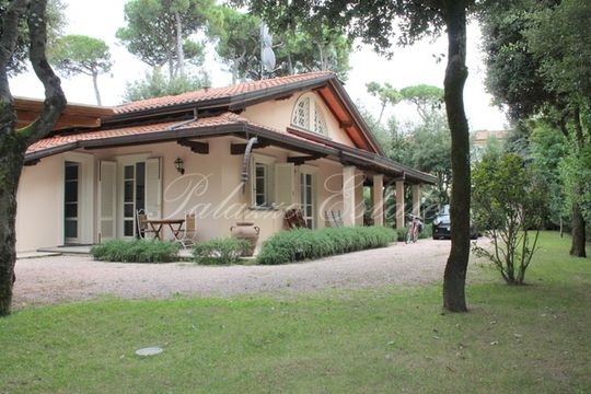 Вилла в Форте-дей-Марми