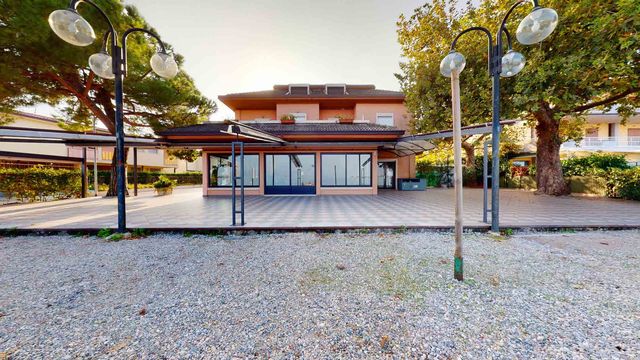 Отель в Манерба-дель-Гарда