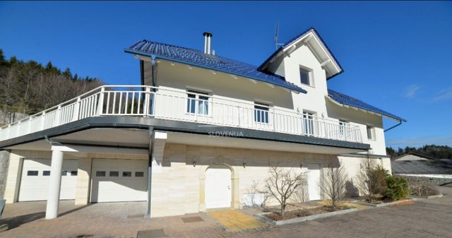 Вилла в Луковица