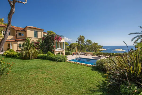 Вилла в Прованс-Alpes-Côte d'Azur