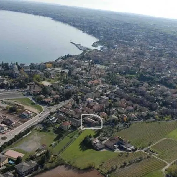 Вилла в Паденге-суль-Гарда, фото 1