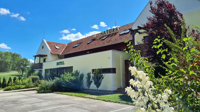 Отель в Зала