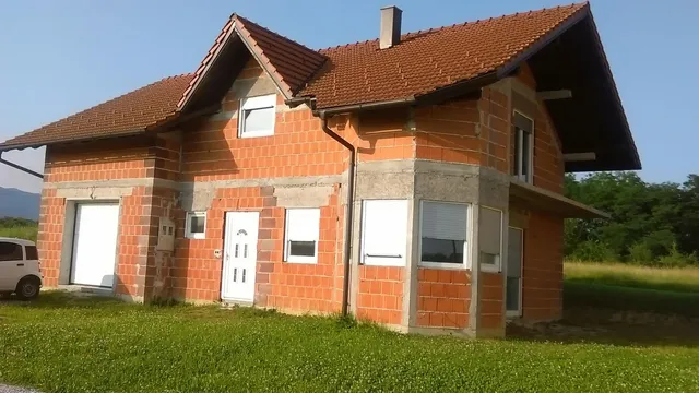 Дом в Ястребарско