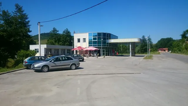 Сфера услуг в Велика Кладуса