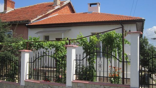 Смежный дом в Средец