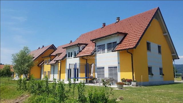 Смежный дом в Бризовица