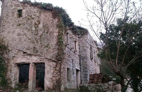 Земельный участок в Пераст