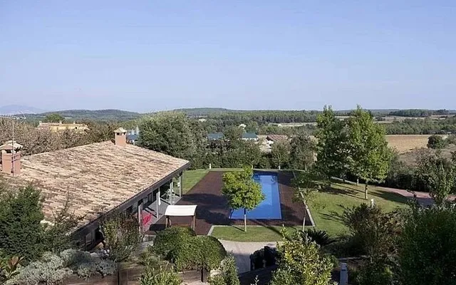 Вилла в Жирона