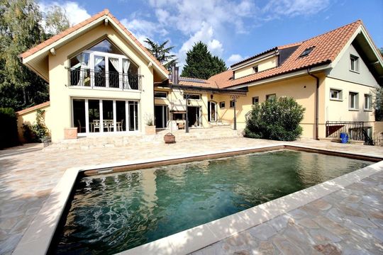 Дом в Коммюньи