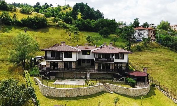 Дом в Момчиловци