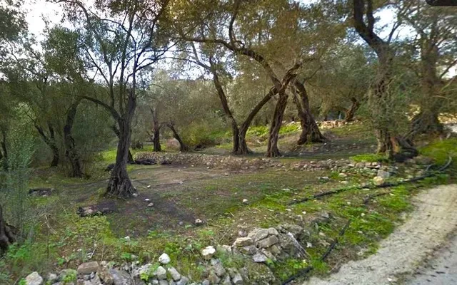 Земельный участок в Paxoi