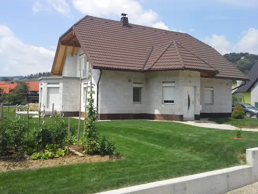Дом в Словенска Быстрица