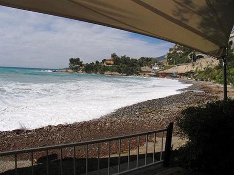 Отель в Вентимилья