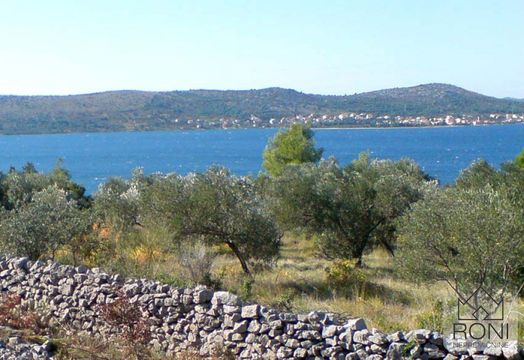 Земельный участок в Шибеник