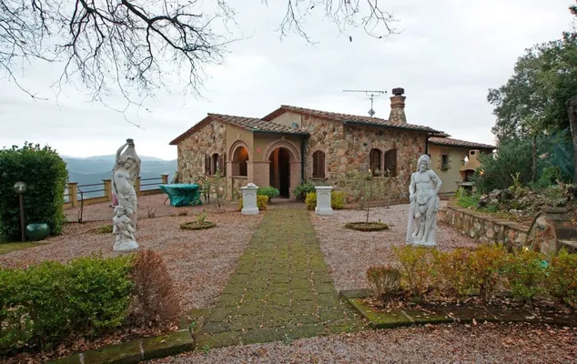 Вилла в Монтекатини-Валь-ди-Чечина